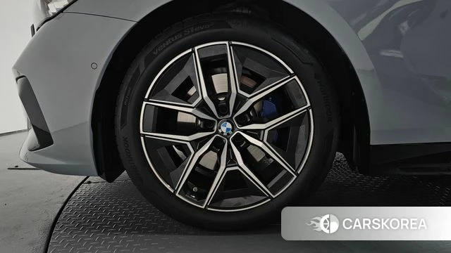 BMW 5 Series (G60) id 4710305 из Кореи 29