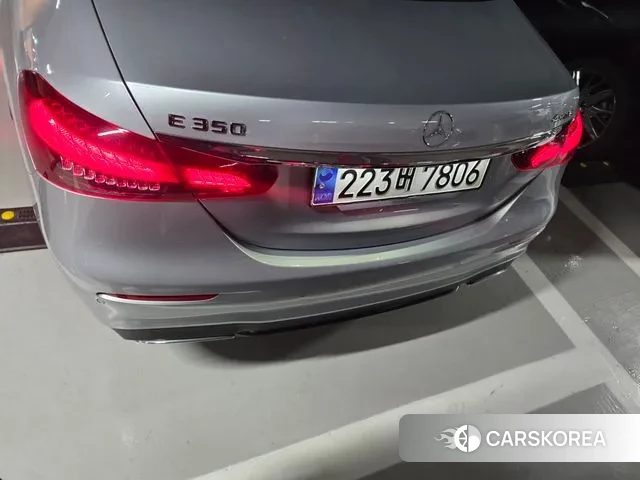 Mercedes-Benz E-Class W213 2023 Светло-серебряный цвет из Кореи, фото 6
