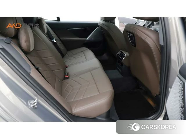 BMW 5 series 2025 Серебристо-серый из Китая, фото 4