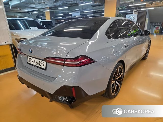 BMW 5 Series (G60) 2025 Цвет галактики из Кореи, фото 4