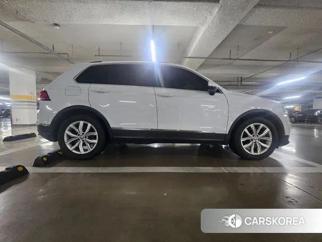 Volkswagen Tiguan second Generation 2018 Белый из Кореи, фото 4