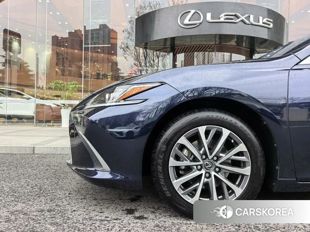 Lexus ES id 4209815 из Китая 11