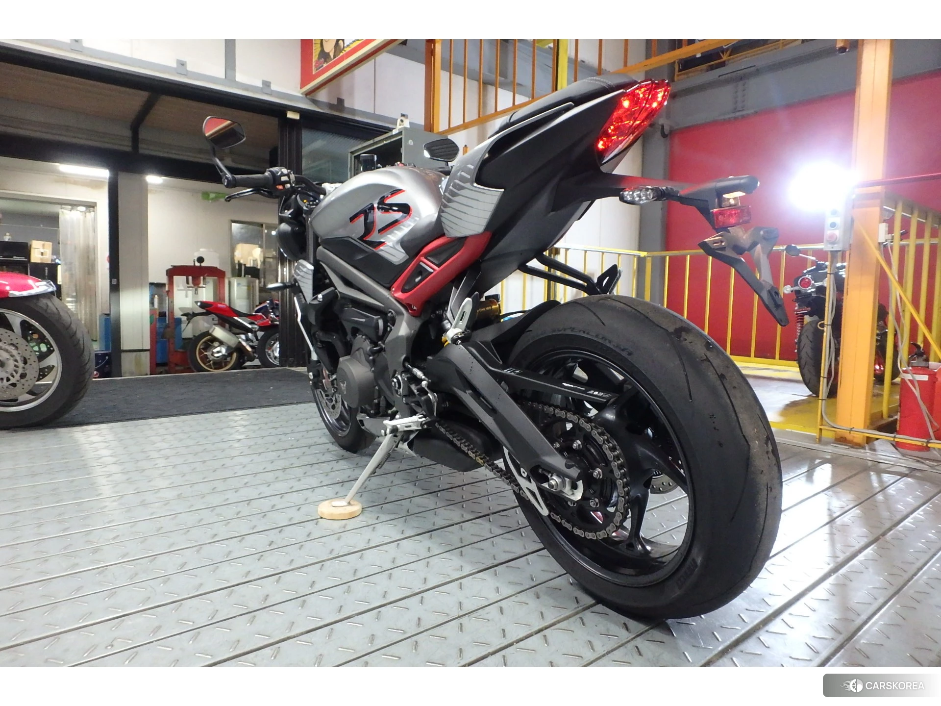Triumph STREET TRIPLE 765 RS id 4352678 из Японии 11