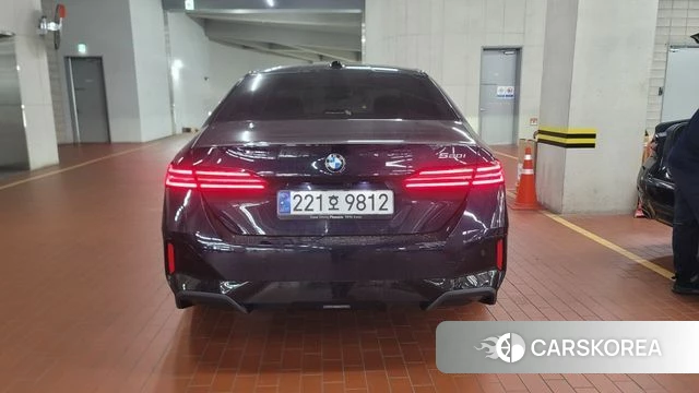 BMW 5 Series (G60) 2024 Черный из Кореи, фото 4
