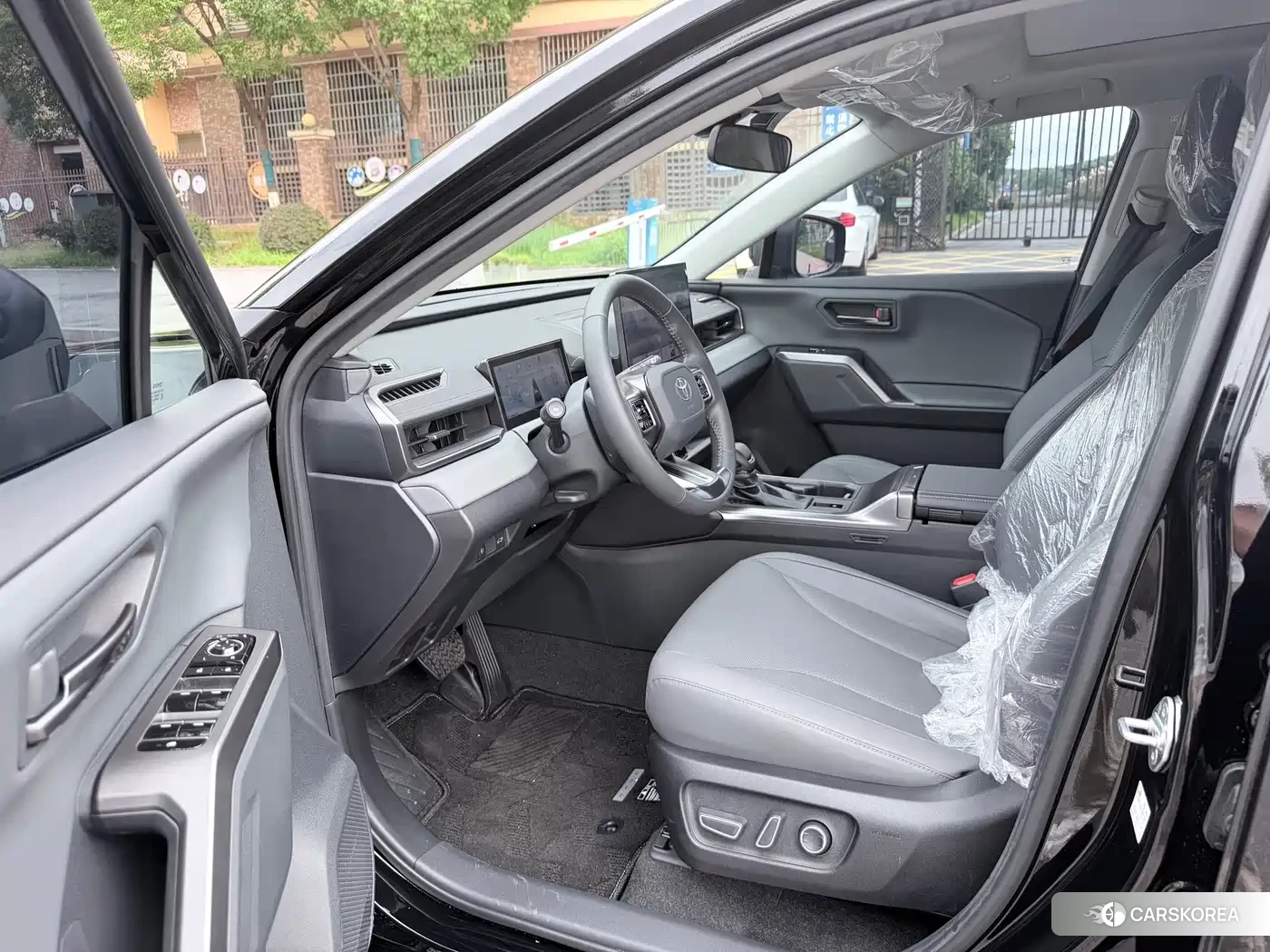 Toyota RAV4 2026 Черный из Китая, фото 4