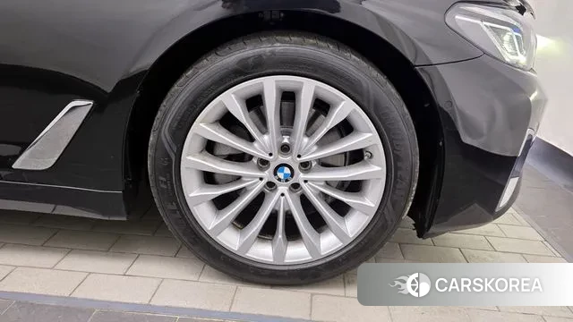 BMW 5 Series (G30) id 3712127 из Кореи 14