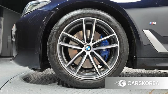BMW 5 Series (G30) id 4249158 из Кореи 29