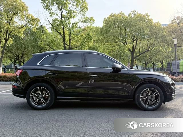Audi Q5L id 4209984 из Китая 10