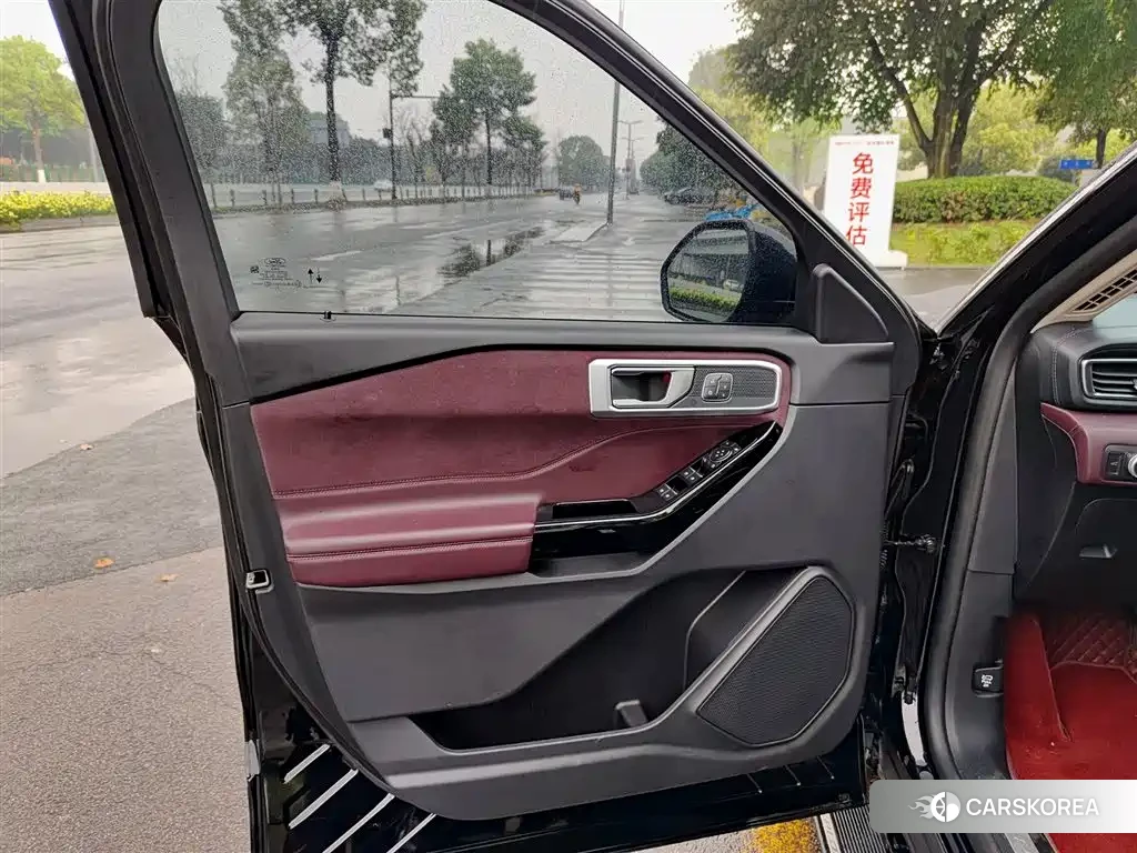 Ford Explorer 2023 Черный из Китая, фото 5