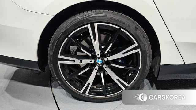 BMW 5 Series (G60) id 4539694 из Кореи 26