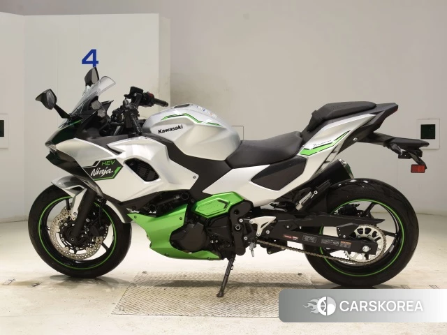 Проданный Kawasaki NINJA 7 HYBRID 2025 из Японии