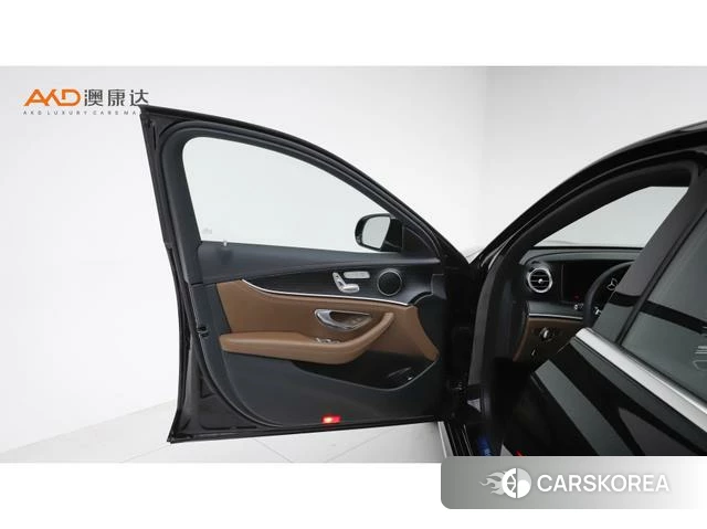 Mercedes-Benz E-class 2023 Черный из Китая, фото 4