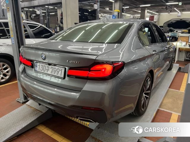 BMW 5 Series (G30) 2023 Серый из Кореи, фото 4