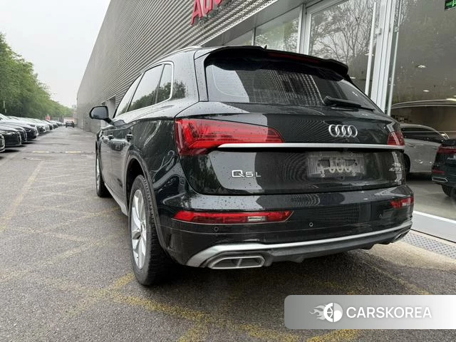 Audi Q5L 2021 Черный из Китая, фото 4