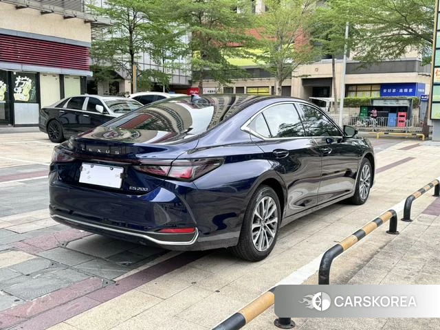 Lexus ES id 3907763 из Китая 8