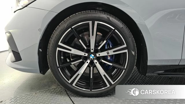 BMW 5 Series (G60) id 4222535 из Кореи 26