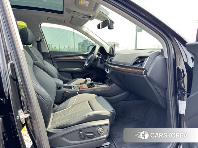 Audi Q5L 2021 Черный из Китая, фото 5