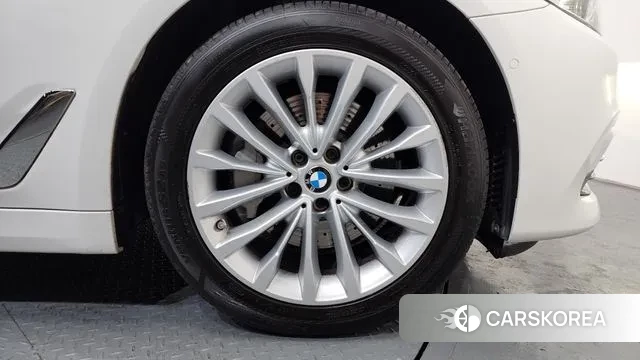 BMW 5 Series (G30) id 3672595 из Кореи 14