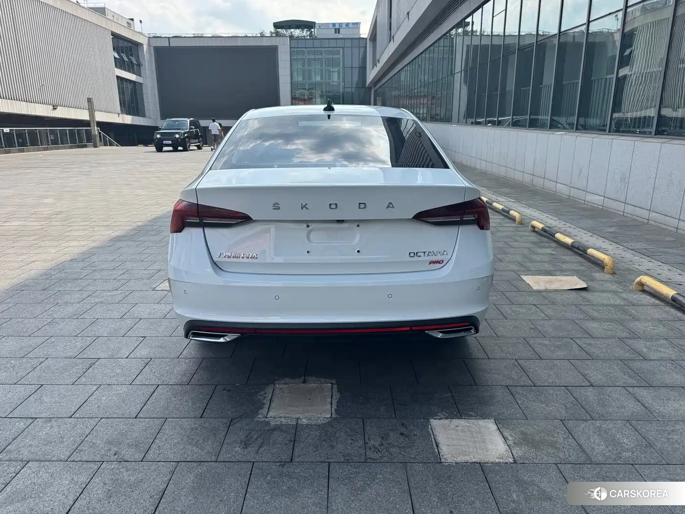 Skoda Octavia 2023 Белый из Китая, фото 4