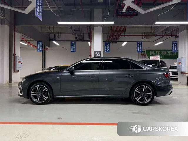 Audi A4L 2022 Серебристо-серый из Китая, фото 6