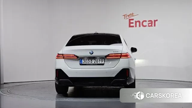 BMW 5 Series (G60) id 3441936 из Кореи 14