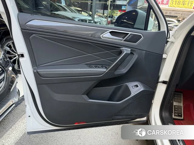Volkswagen Tiguan L id 4275745 из Китая 22