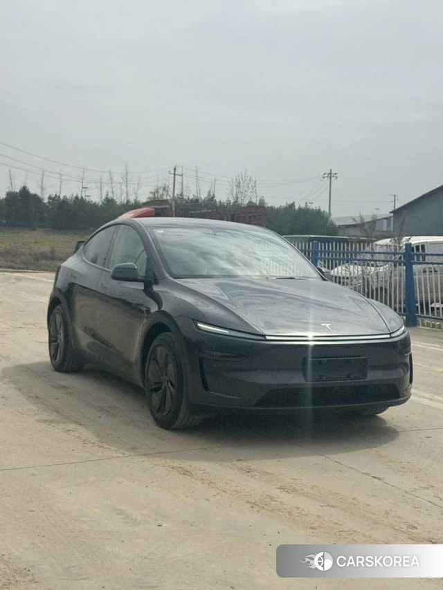 Tesla Model Y 2025 Черный из Китая, фото 4