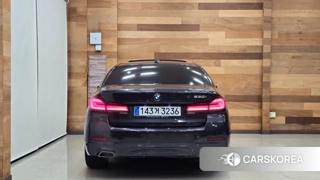 BMW 5 Series (G30) id 3395729 из Кореи 14