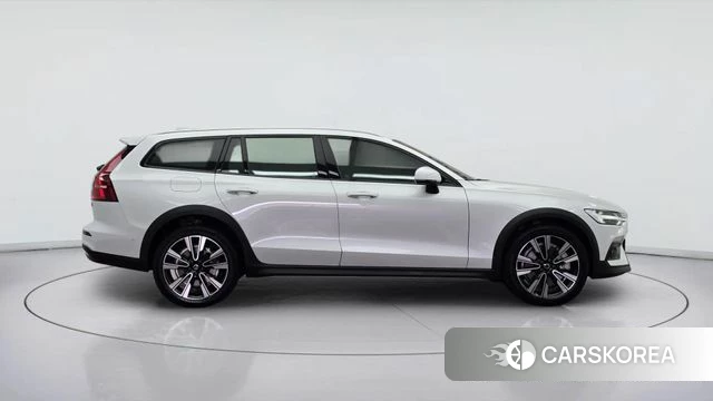 Volvo V60 Cross-Country 2nd Generation id 3883842 из Кореи 14