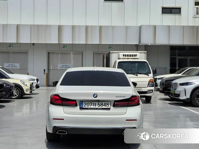 BMW 5 Series (G30) 2021 Белый из Кореи, фото 5