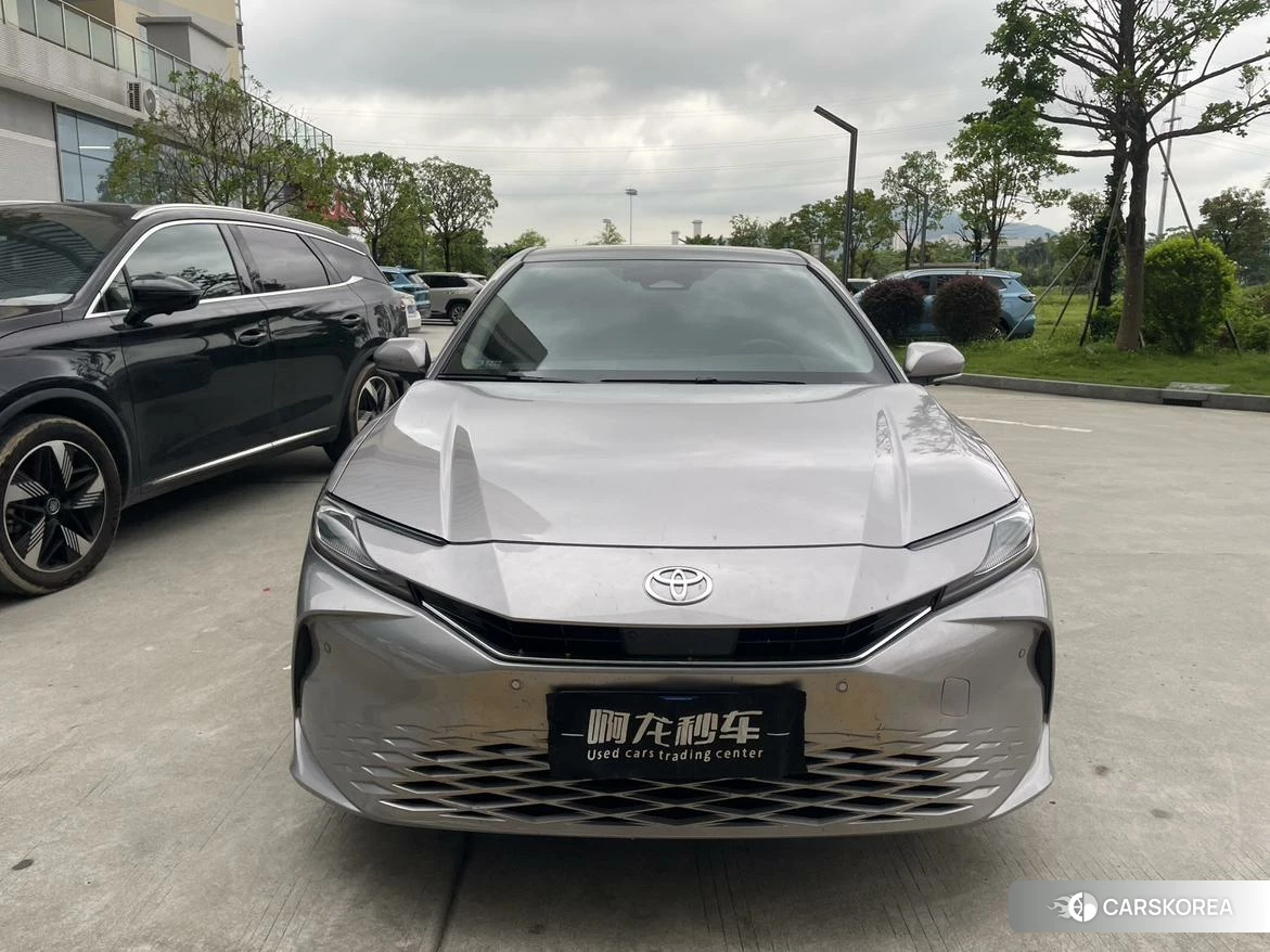 Toyota Camry 2024 Серебристо-серый из Китая, фото 4