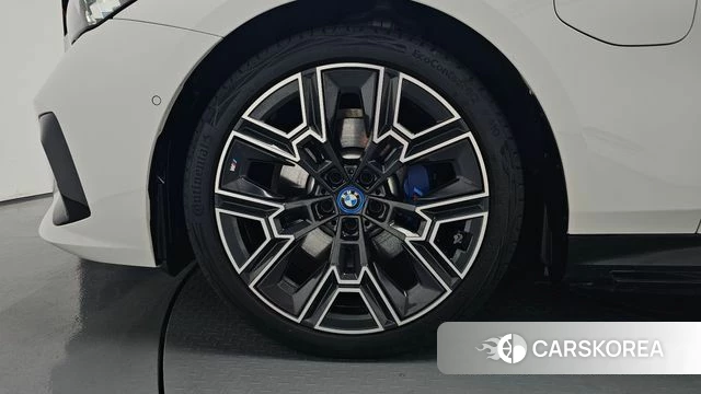 BMW 5 Series (G60) id 4749279 из Кореи 32