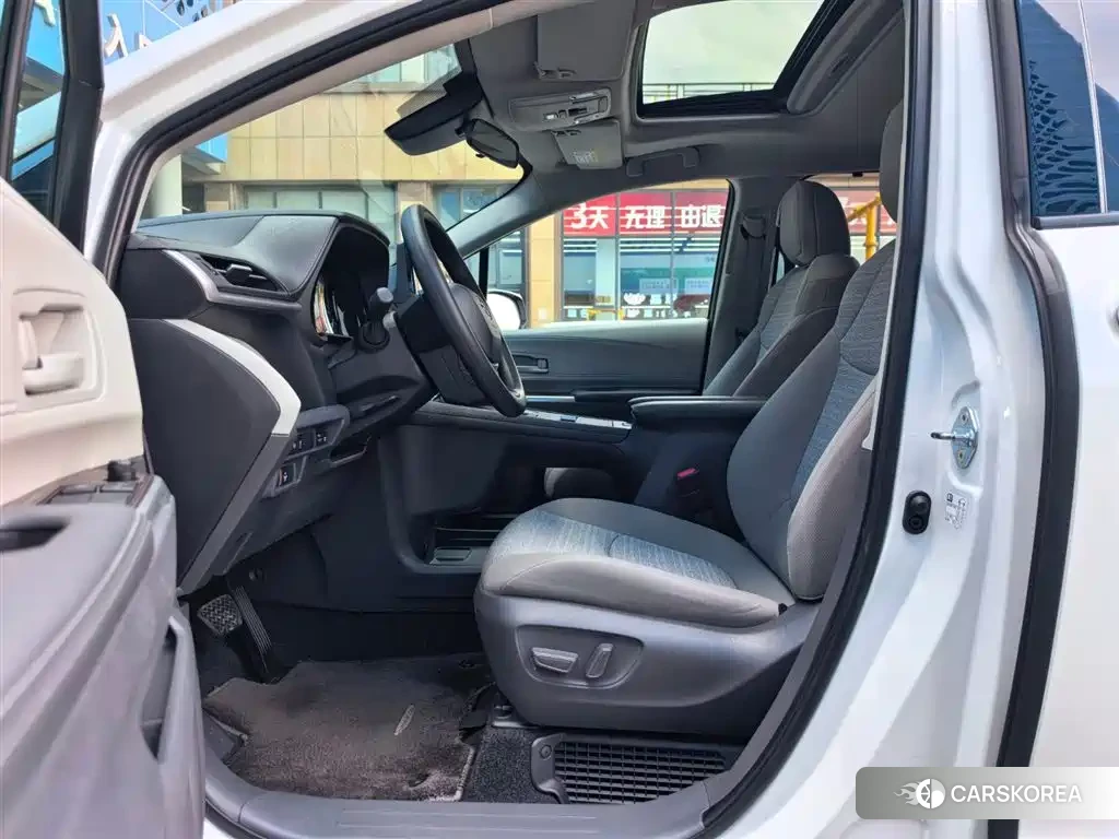 Toyota Sienna id 4653925 из Китая 9