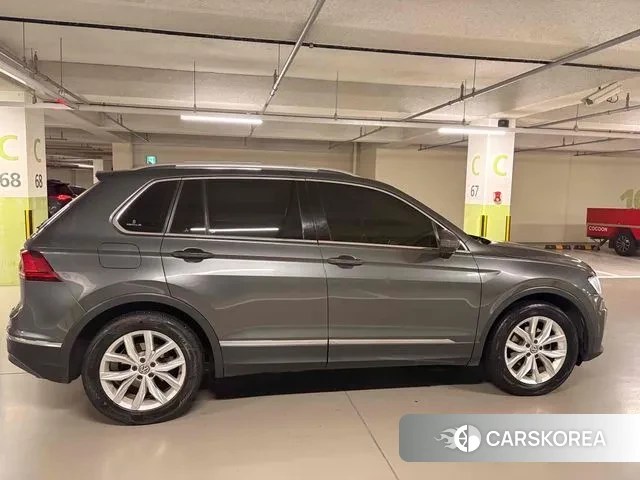 Volkswagen Tiguan second Generation 2020 Серый из Кореи, фото 4
