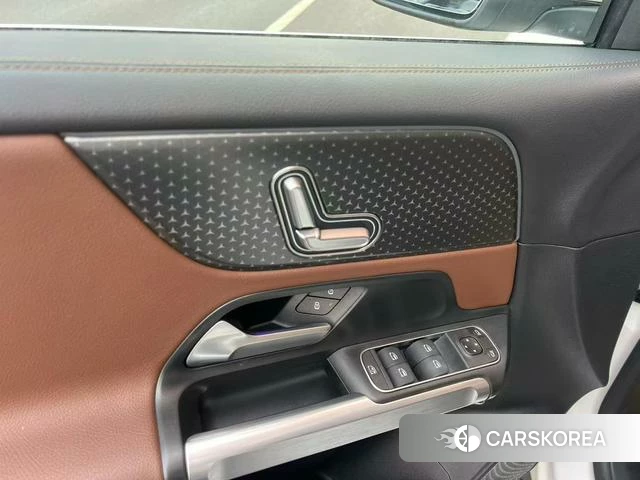 Mercedes-Benz GLB 2023 Белый из Китая, фото 4