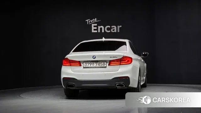 BMW 5 Series (G30) id 3439015 из Кореи 14