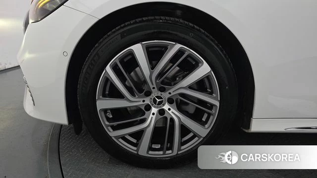 Mercedes-Benz E-Class W214 id 4602439 из Кореи 27