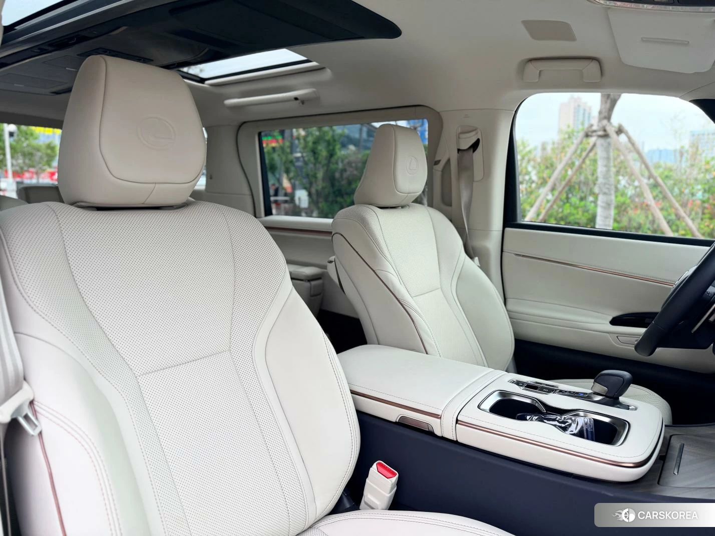 Lexus LM id 4455606 из Китая 15