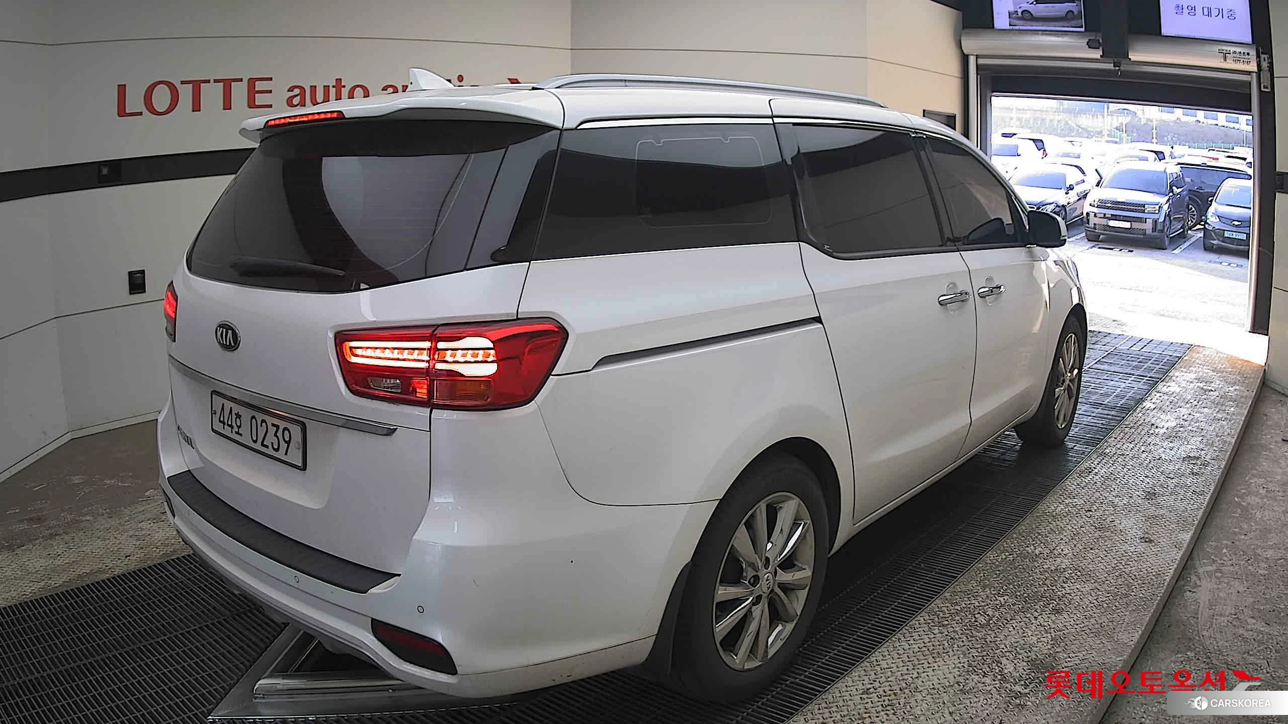 Kia Carnival id 3888409 из Кореи 31