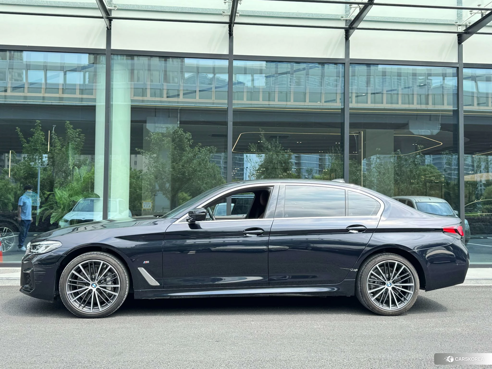 BMW 5 series 2023 Черный из Китая, фото 5
