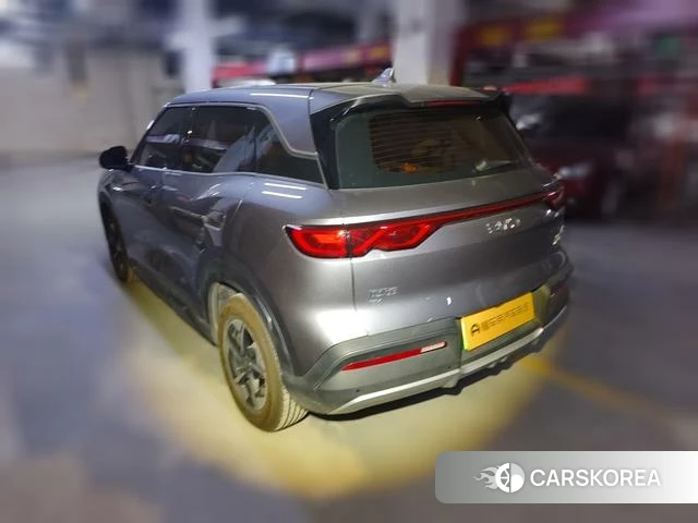 BYD Yuan UP 2024 Темно-серый из Китая, фото 4