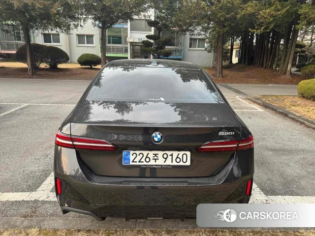 BMW 5 Series (G60) 2025 Серый из Кореи, фото 4