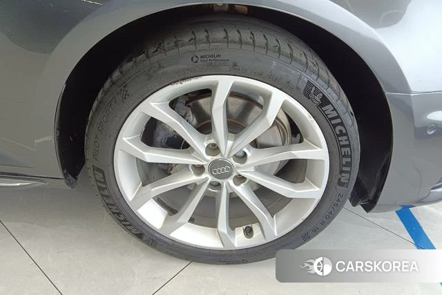 Audi A4L id 4254242 из Китая 11