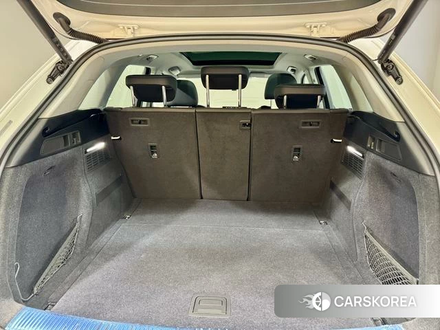 Audi Q5L id 3837333 из Китая 24