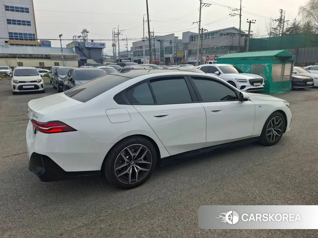 BMW 5 Series (G60) 2024 Белый из Кореи, фото 4