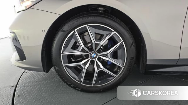 BMW 5 Series (G60) id 4629970 из Кореи 30
