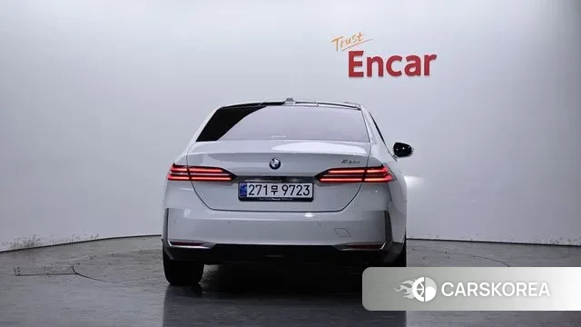 BMW 5 Series (G60) id 3575916 из Кореи 14