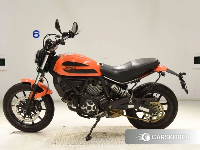 Ducati SCRAMBLER SIXTY2 2016 из Японии