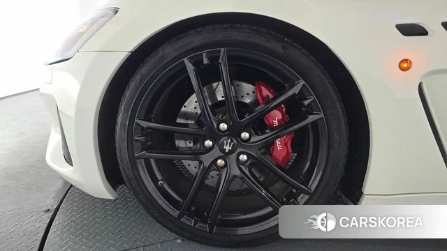 Maserati GranTurismo id 3905923 из Кореи 14