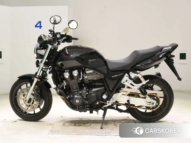 Honda CB1300SF 2025 из Японии
